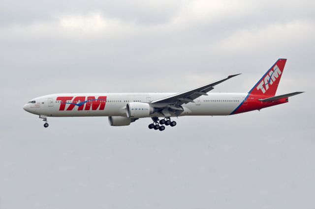 BOEING 767-300 (PT-MUA)