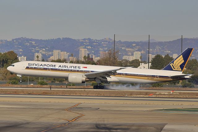 BOEING 777-300 (9V-SWA)