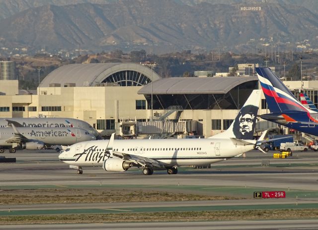 Boeing 737-800 (N523AS)