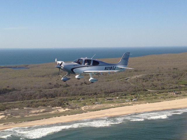 Cirrus SR-22 (N318TJ)