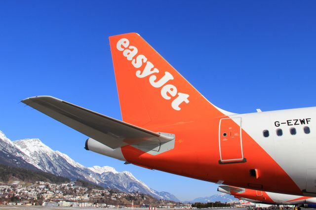 Airbus A320 (G-EZWF)