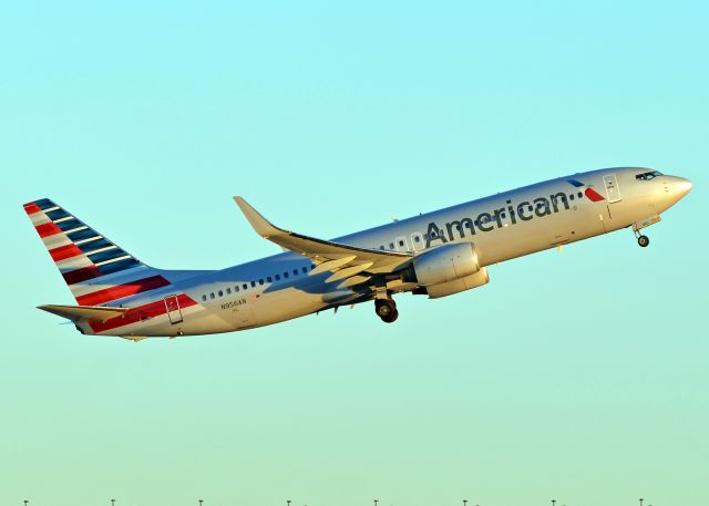 Boeing 737-800 (N956AN)