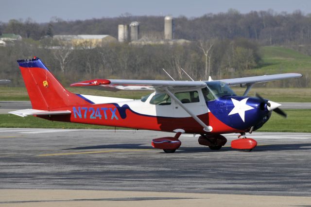 Cessna Skyhawk (N724TX) - Seen at KFDK on 4/16/2009.    One of the most striking paintschemes at this airport.  It was great to see it unwrapped and flying!