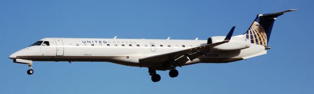 Embraer ERJ-145 (N24128) - Landing on 35L.