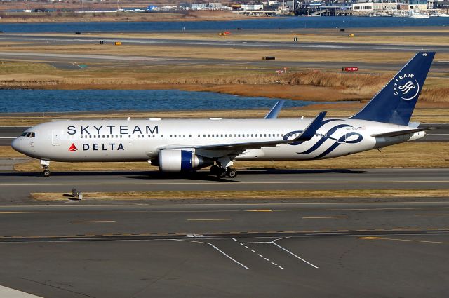 BOEING 767-300 (N175DZ) - DL 405 arriving from Paris