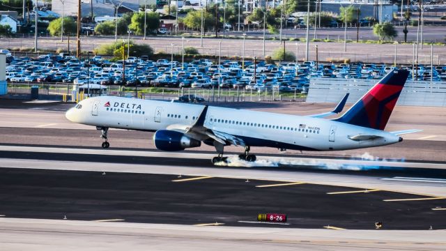 BOEING 757-300 (N661DN)