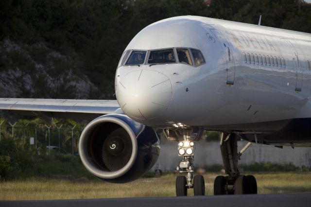 Boeing 757-200 (N657DL)