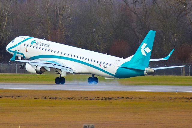 Embraer ERJ-190 (I-ADJP)