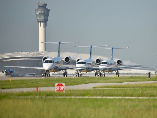 Embraer ERJ-145 — - ELEPHANT WALK OF THE VICTORY AIR E145S.