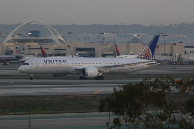 Boeing 787-9 Dreamliner (N38950)