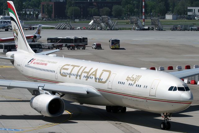 Airbus A330-300 (A6-AFE)