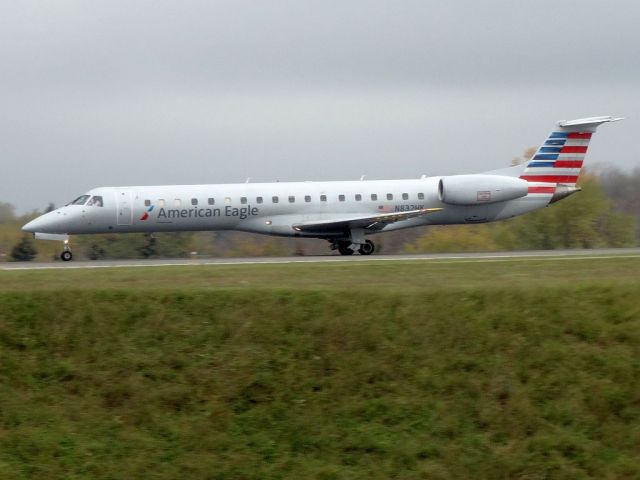 Embraer ERJ-145 (N832HK)