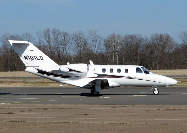 Cessna Citation CJ1 (N101LD) - Taxiing to park after landing at Downtown Shreveport.