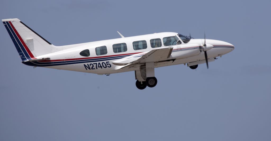 Piper Navajo (N27405)