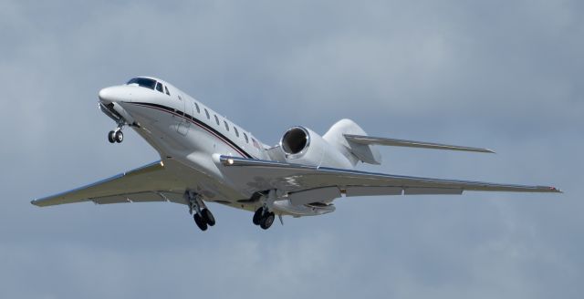 Cessna Citation X (N700RH) - Departing runway 23