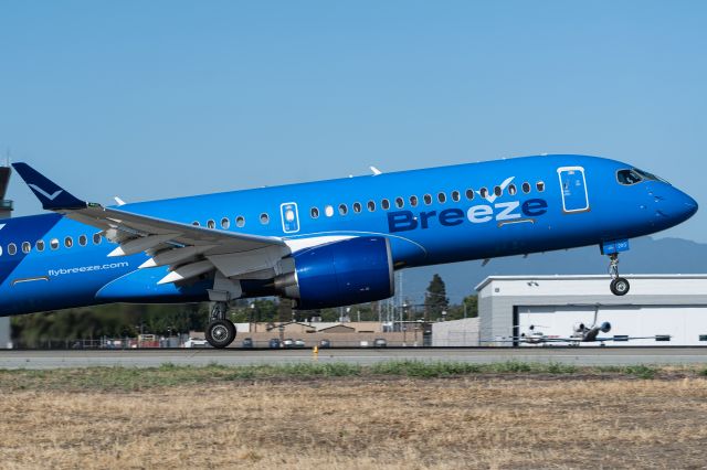 Airbus A220-300 (N203BZ)