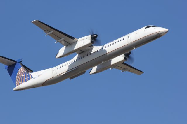 de Havilland Dash 8-400 (N195WQ) - Departing 34R