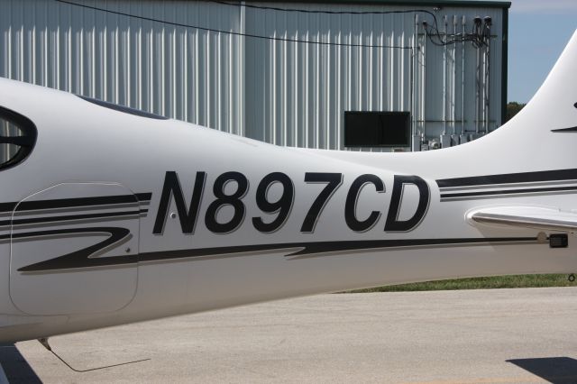 Cirrus SR-22 (N897CD)