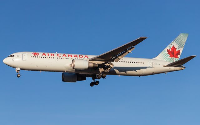 BOEING 767-300 (C-FPCA)