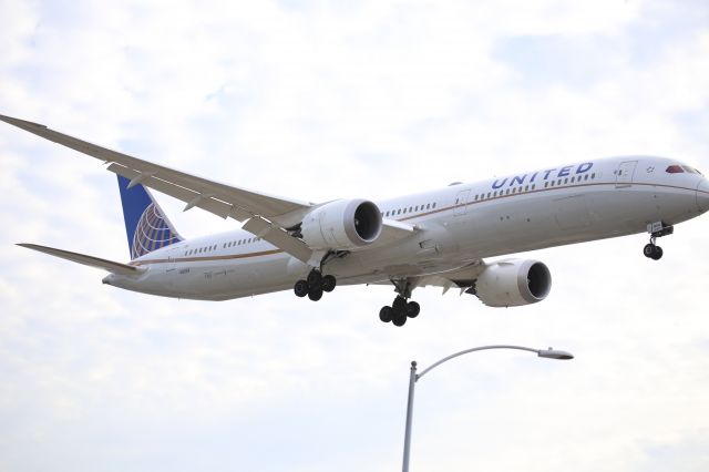 BOEING 787-10 Dreamliner (N12004)