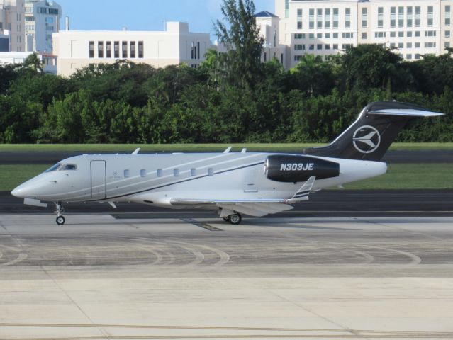 Bombardier Challenger 300 (N303JE)