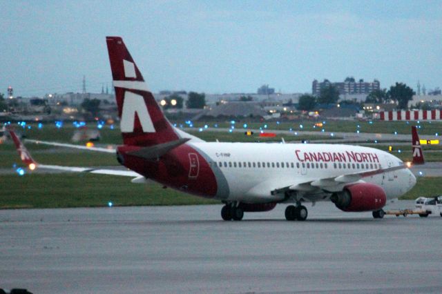 Boeing 737-700 (C-FHNP) - Seen here on 26-Jun-24.