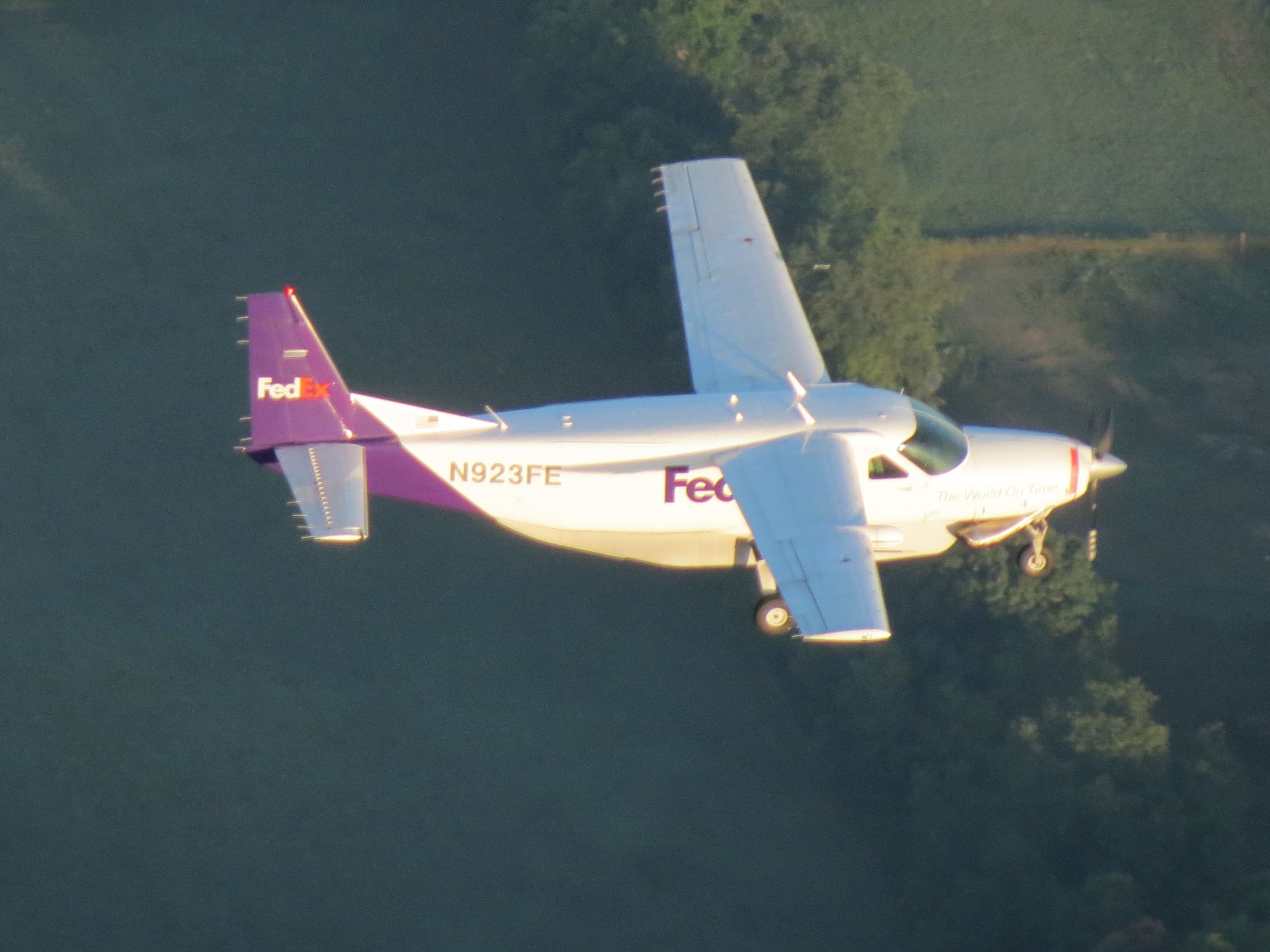 Cessna Caravan (N923FE)