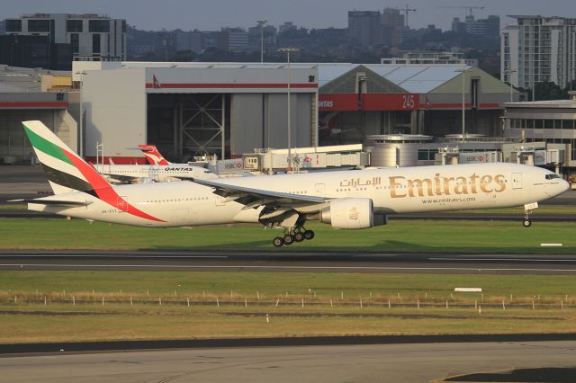 BOEING 777-300ER (A6-ECT)