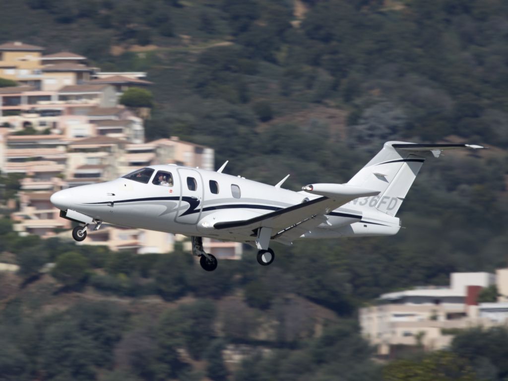 Eclipse 500 (N36FD) - Take off runway 17 at Cannes, France.