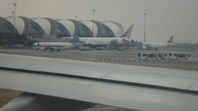 — — - Bangkok Taxiway
