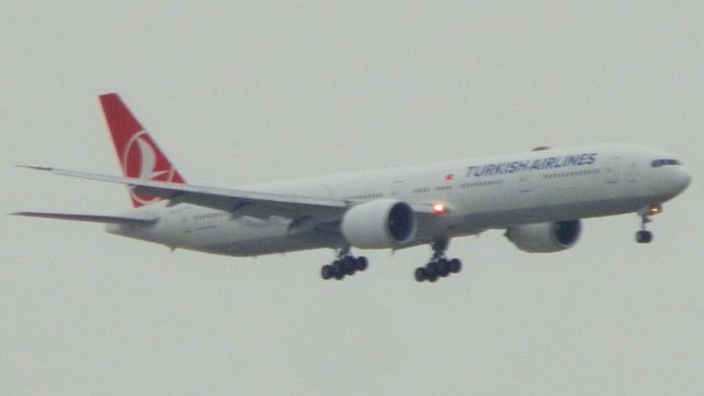 BOEING 777-300ER (TC-JJF)