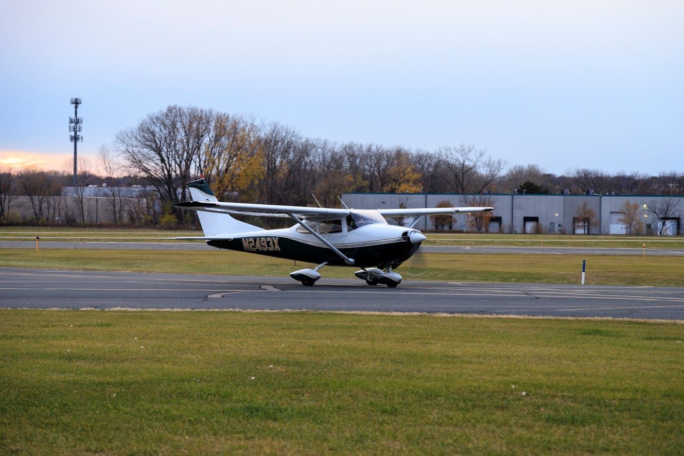 Cessna Skylane (N2493X)