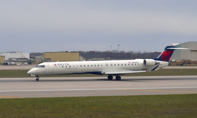 Canadair Regional Jet CRJ-900 (N809SK) - Delta Connection Bombardier CRJ-900LR N809SK in Detroit