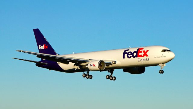 BOEING 767-300 (N189FE) - BOE648 on final to Rwy 16R to complete a flight test on 12.2.20. (B767-300(ER) / ln 1225 / cn 63120).