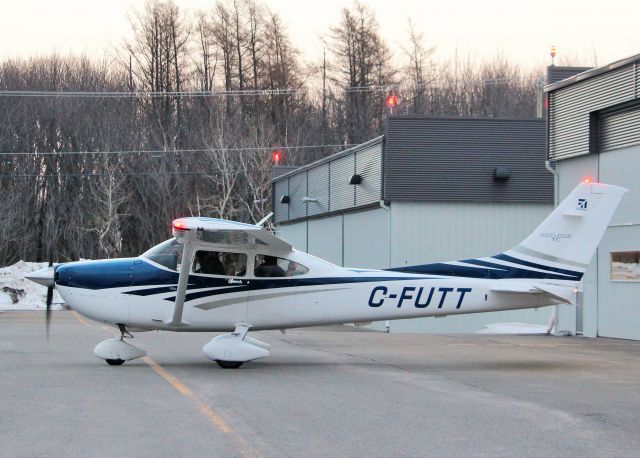 Cessna Skylane (C-FUTT)