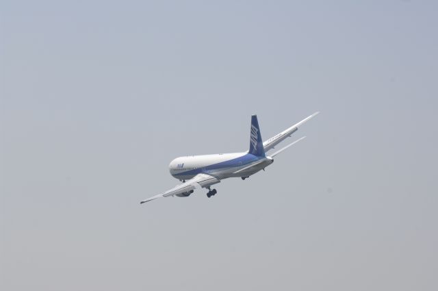 BOEING 767-300 (BON8968) - Final Approach to Haneda Intl Airport  R/W16L on 2010/5/1