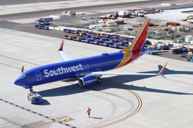 Boeing 737-800 (N8546V)