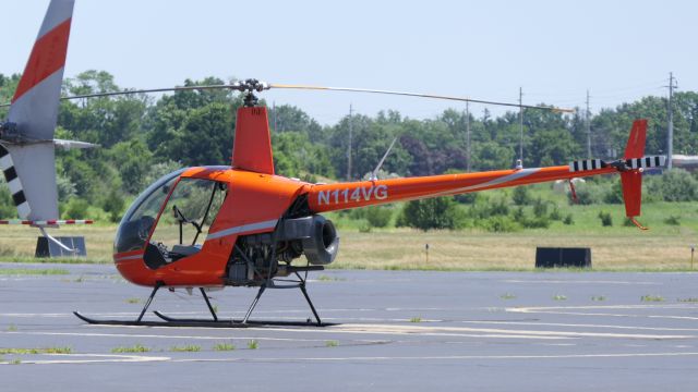 Robinson R-22 (N114VG)