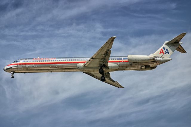 McDonnell Douglas MD-82 (N430AA)