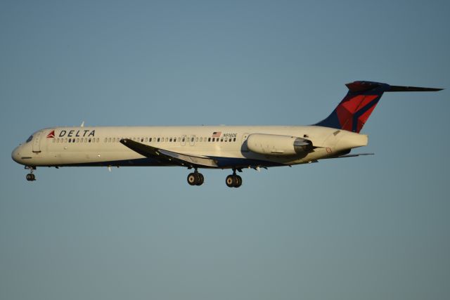 McDonnell Douglas MD-88 (N918DE) - 9-26-19