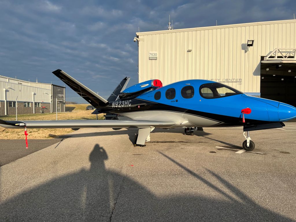 Cirrus Vision SF50 (N923HC)