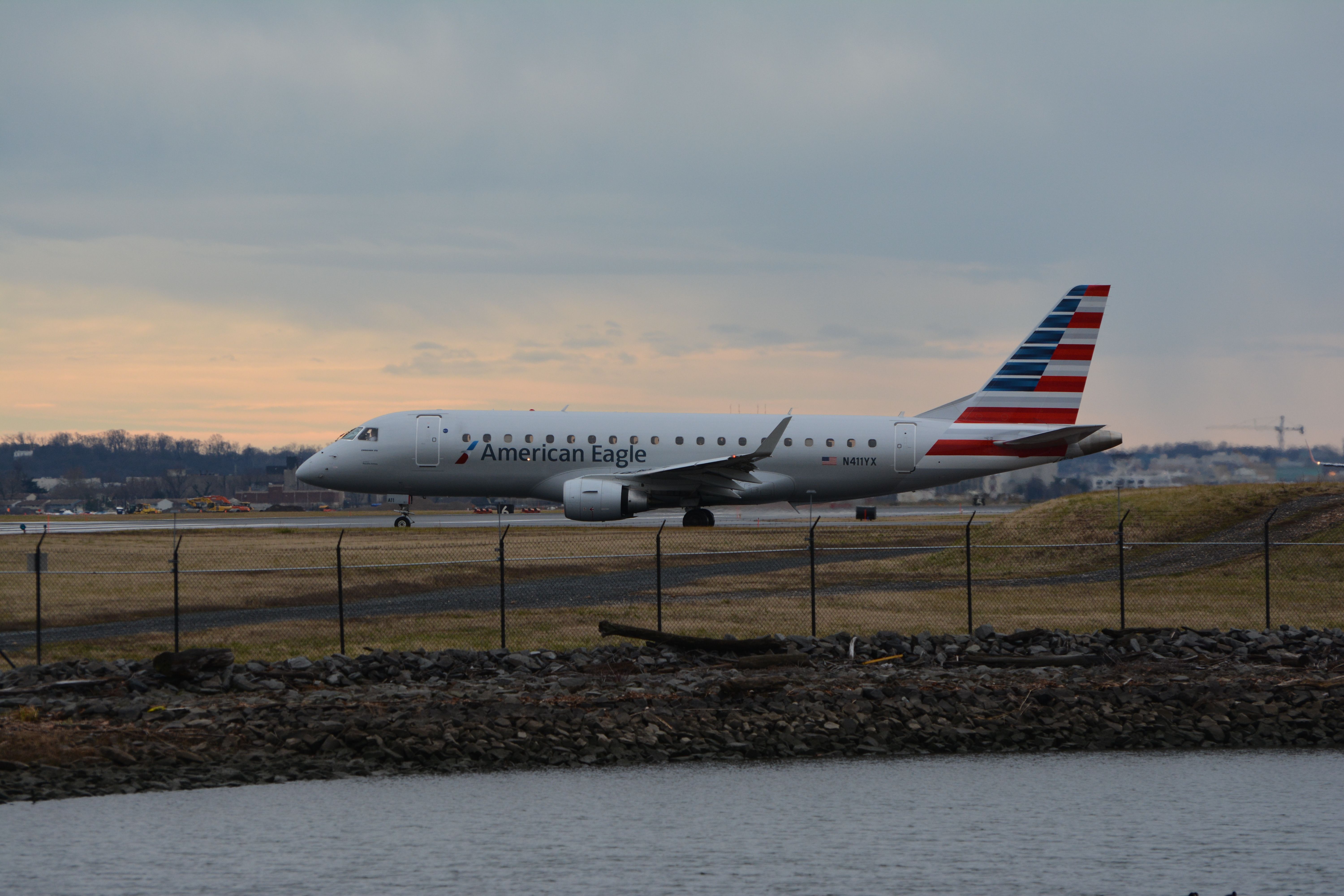 Embraer 170/175 (N411YX)