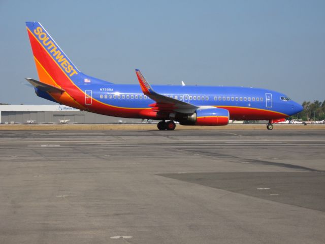 Boeing 737-700 (N755SA) - Taxiing to gate after landing