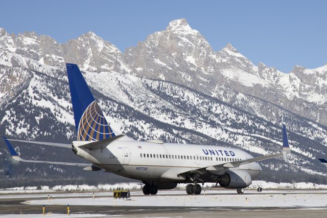 Boeing 737-700 (N17730) - The Teton Mountain Range