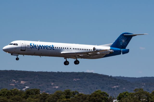 Fokker 100 (VH-FNY) - Fokker F100 Skywest VH-FNY approach R03 YPPH Nov 2016.