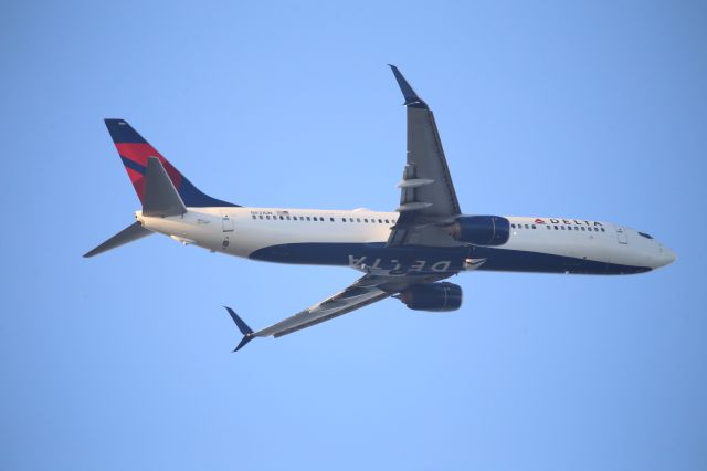 Boeing 737-900 (N831DN)