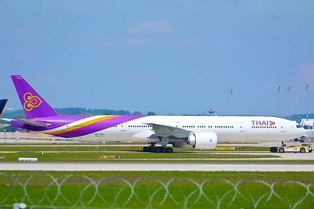 BOEING 777-300ER (HS-TKU)
