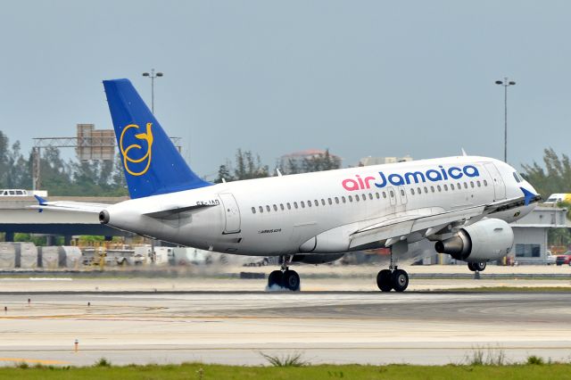 Airbus A319 (6Y-JAD)