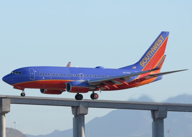 Boeing 737-700 (N7732A)