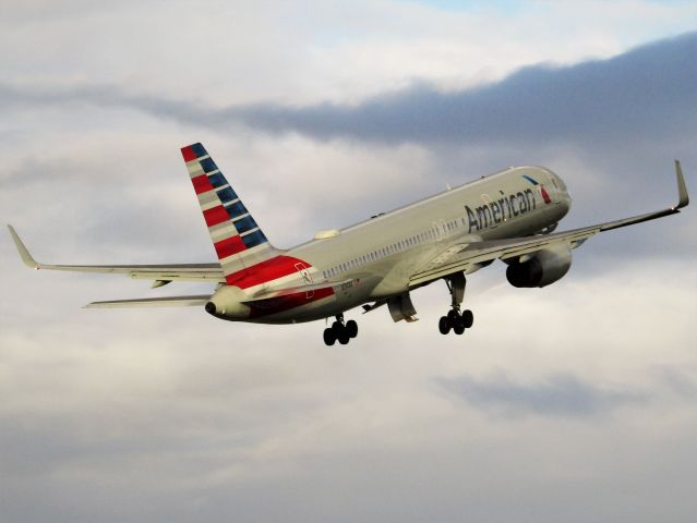 Boeing 757-200 (N194AA)